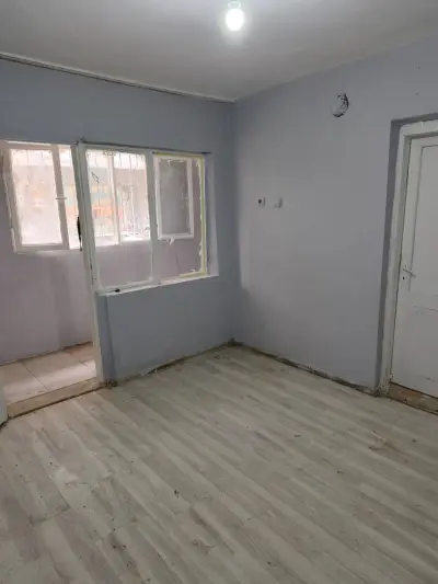 TURGUTLU YEDİEYLÜL'DE FIRSAT! KÖŞE KONUMDA, ZEMİN KAT 2+1 - Konut | Zero Emlak - Fotoğraf 13 Arka Plan