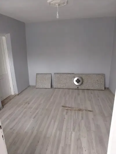 TURGUTLU YEDİEYLÜL'DE FIRSAT! KÖŞE KONUMDA, ZEMİN KAT 2+1 - Konut | Zero Emlak - Fotoğraf 14 Arka Plan