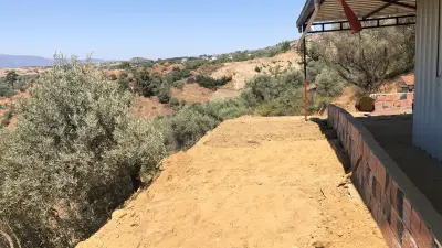 Turgutlu Yayla’da Manzaralı Zeytinlik – Doğayla İç İçe Yaşam  4 gün geçerli fiyat - Arazi | Zero Emlak - Fotoğraf 10 Arka Plan